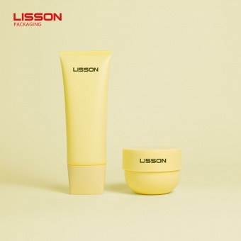 عبوات وعلب مستحضرات التجميل ذات العلامات التجارية الخاصة